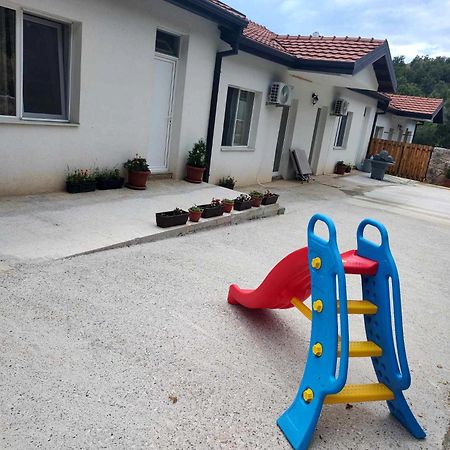 Lesnovo House Tomevski Buitenkant foto