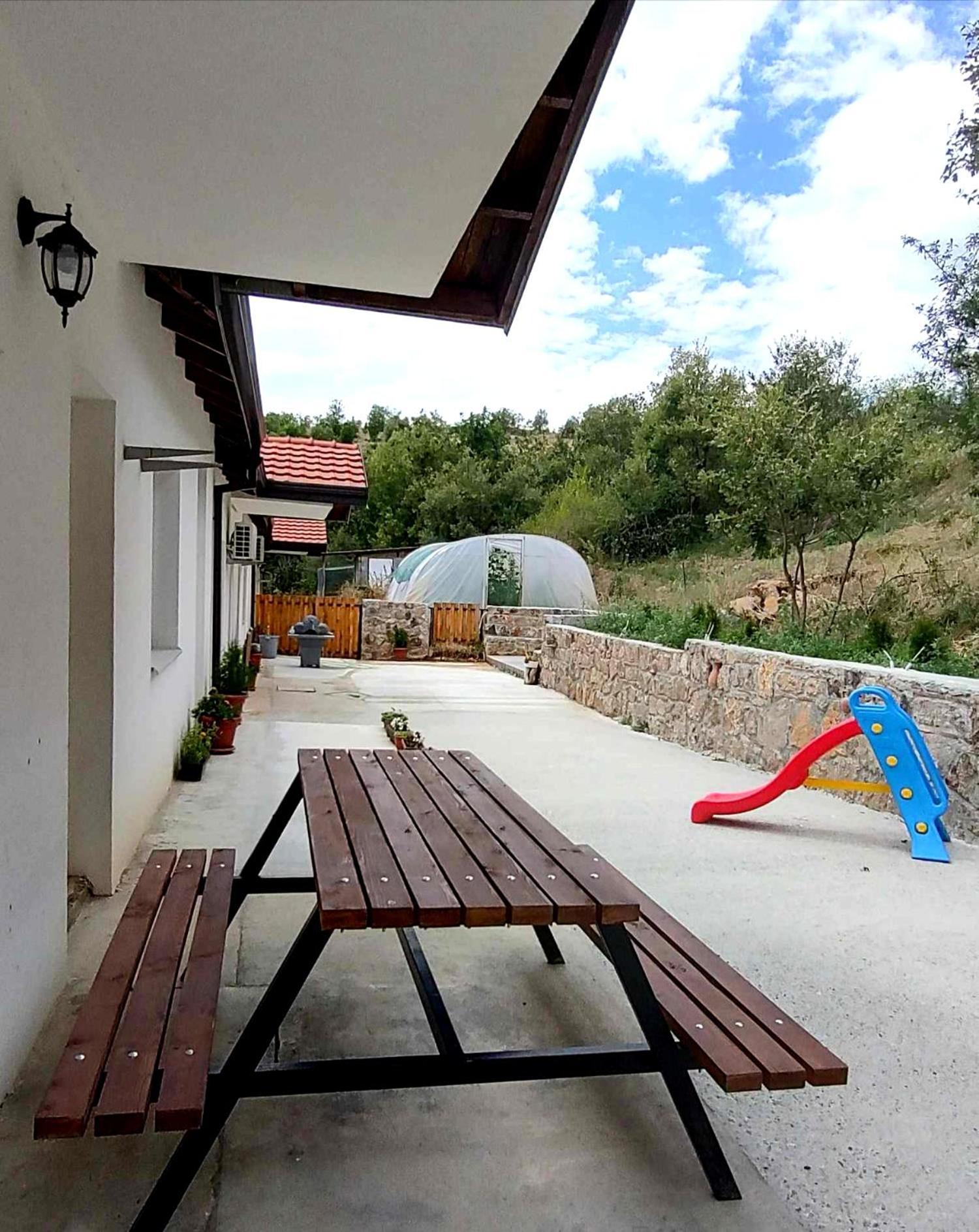 Lesnovo House Tomevski Buitenkant foto